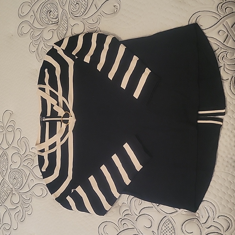 Black & white top